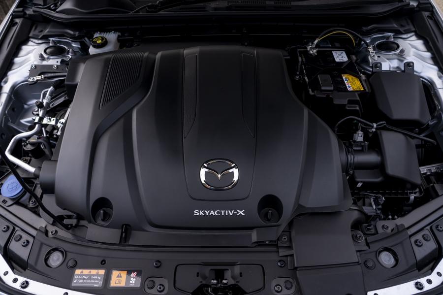 Моторный отсек Mazda3 Skyactiv-X Sport Sedan (BP) 2019 года  (UK) (фото 38 из 42)